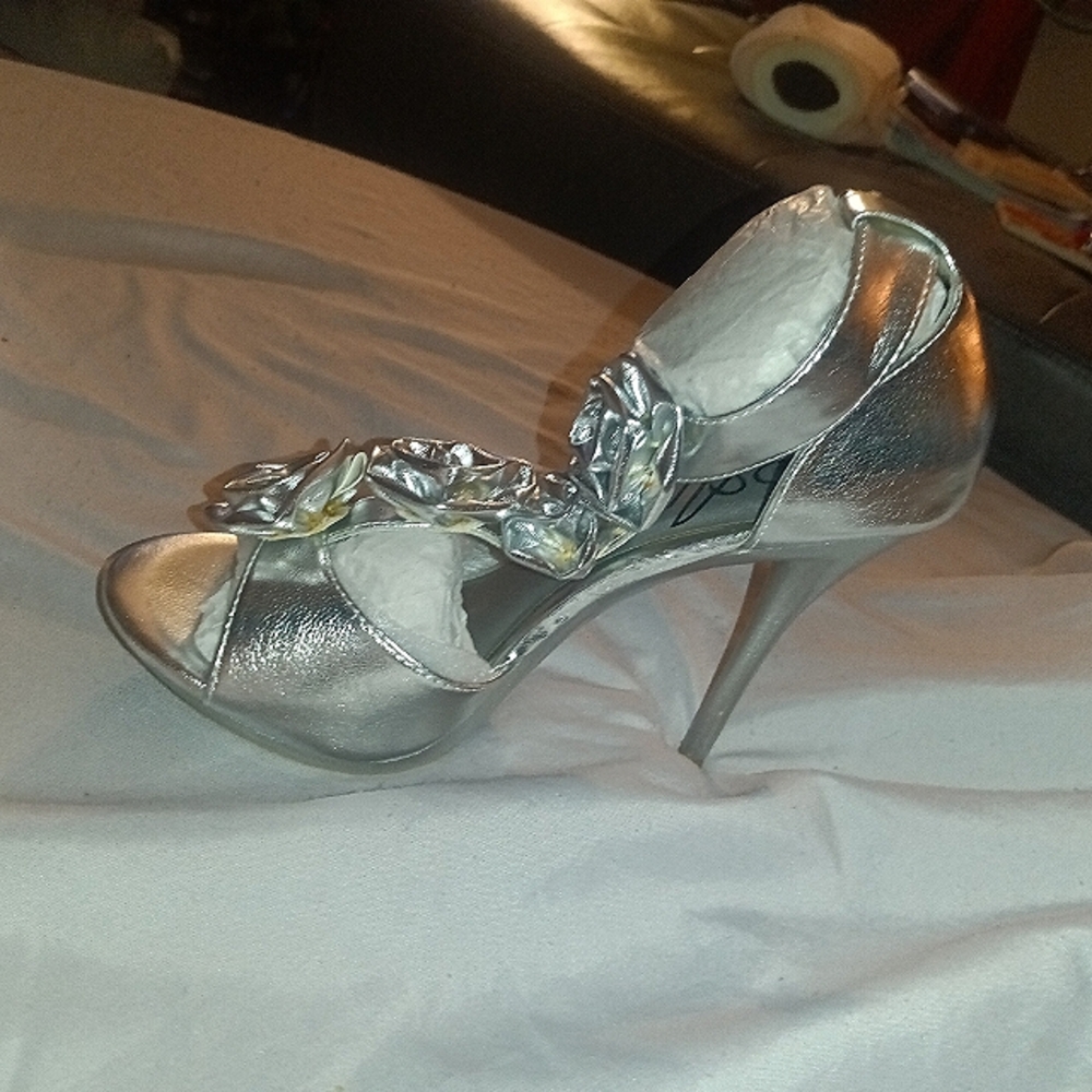 Silver heels Allens size 5 1/2